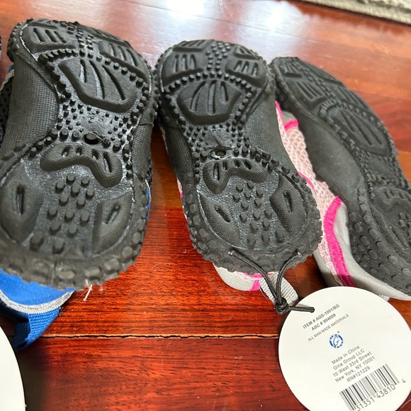 NWT Water Shoes - Children’s size 1-2 - Bundle of 3 Pairs - Picture 10 of 10